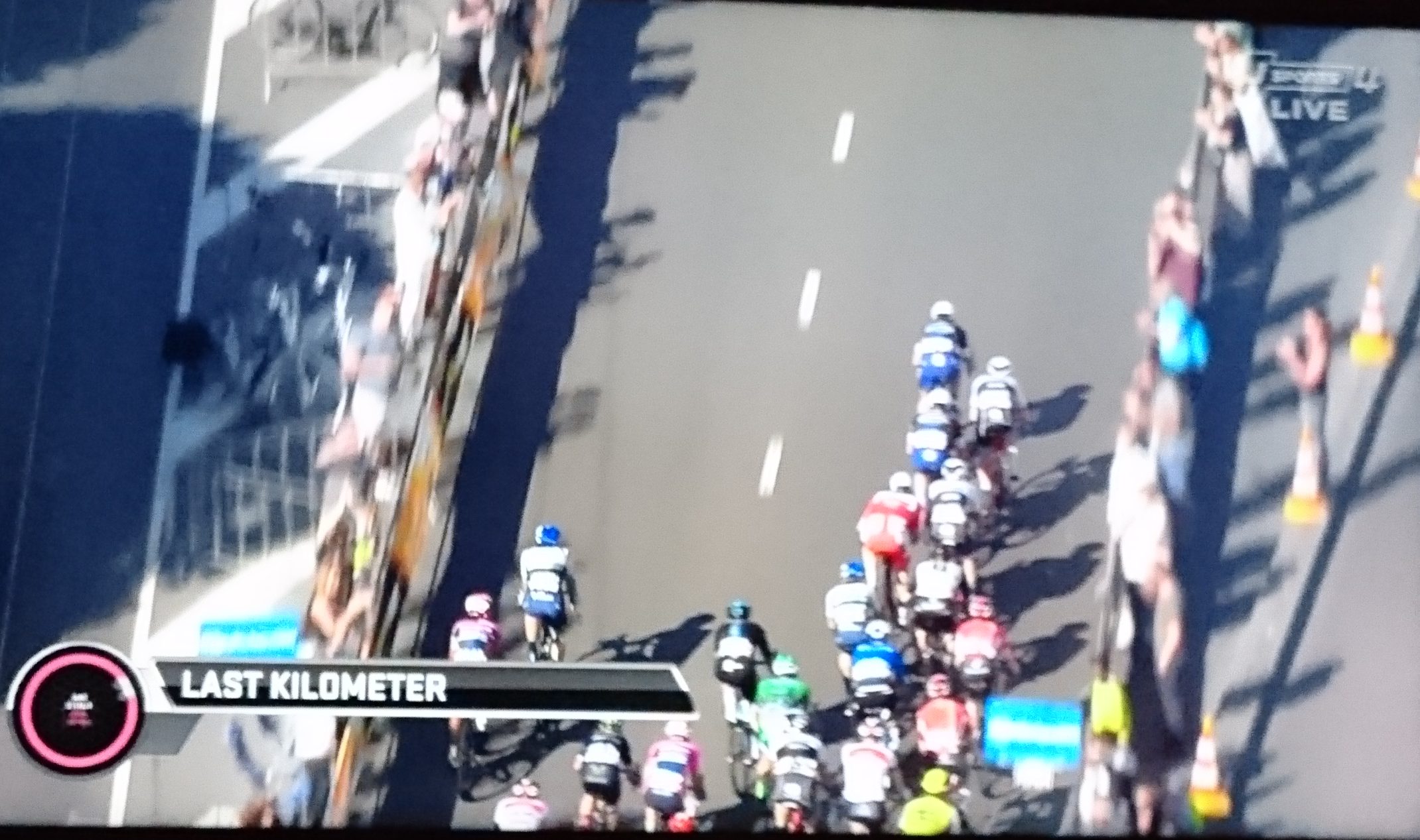 エティックスがキッテルを引き連れて残り1km