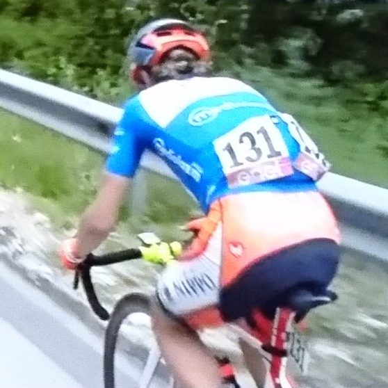 クネゴが山岳を狙う
